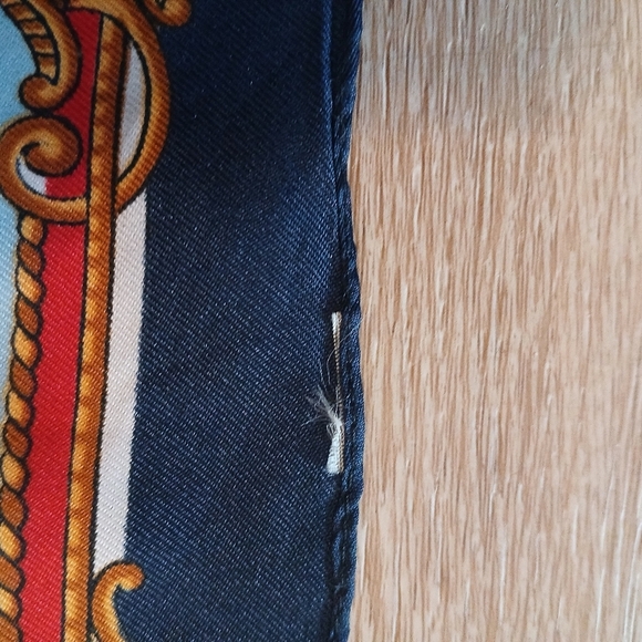 Paris Themed Silk Scarf Roger L. Paris Elegant Souvenir Paris Landmarks 20 x 20 - Picture 2 of 12